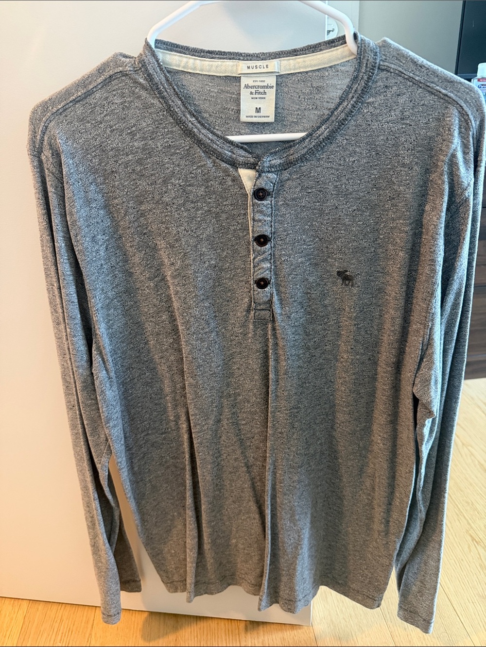 Abercrombie & Fitch Men's Heather Gray Long-Sleeve Henley